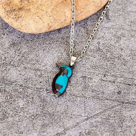 Gorgeous Turqouise Hummingbird Charm Pendant Necklace - Picture 3 of 5